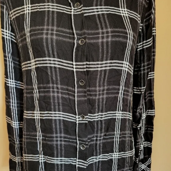 Anthropologie Cloth&Stone Long sleeve button down flannel Size Small - Picture 3 of 5